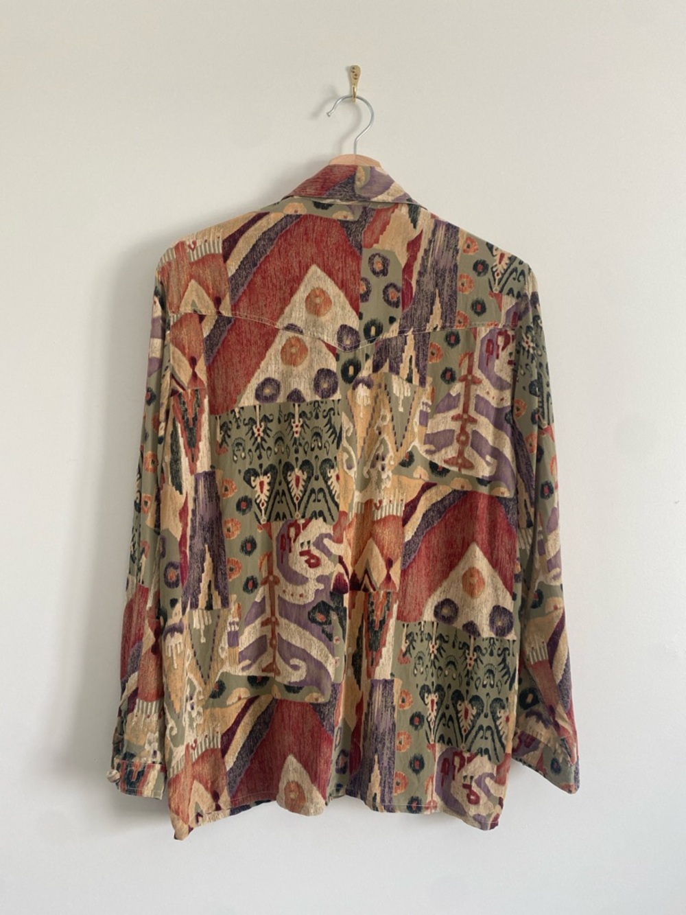 Vintage Silk Tapestry Blouse | Covered Buttons | Fluid Fit | Fits Various - Picture 9 of 13